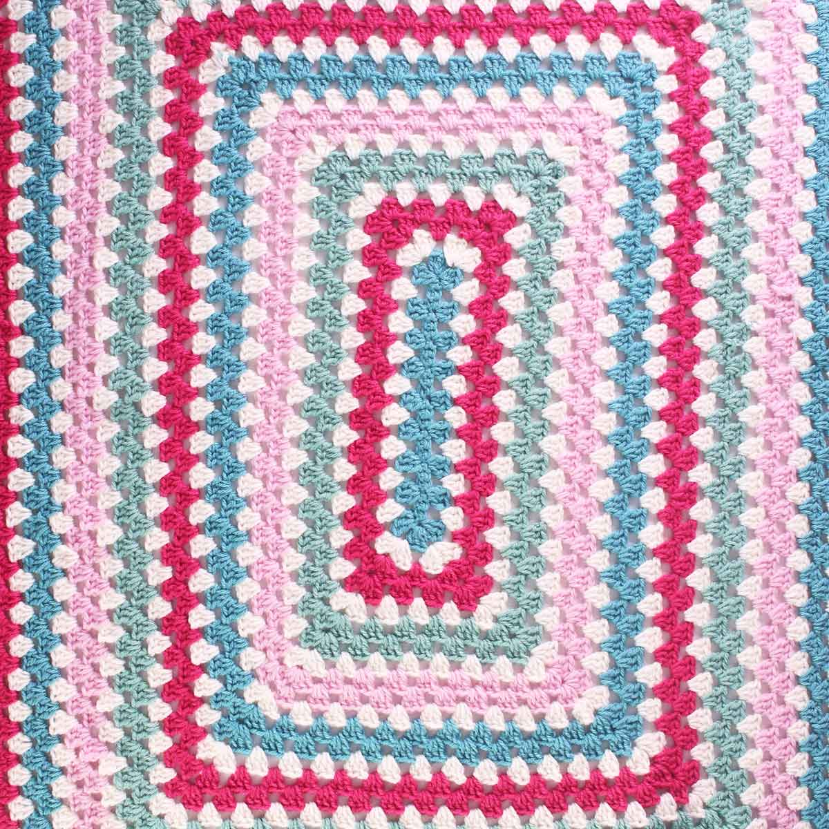 close up granny rectangle blanket crochet pattern